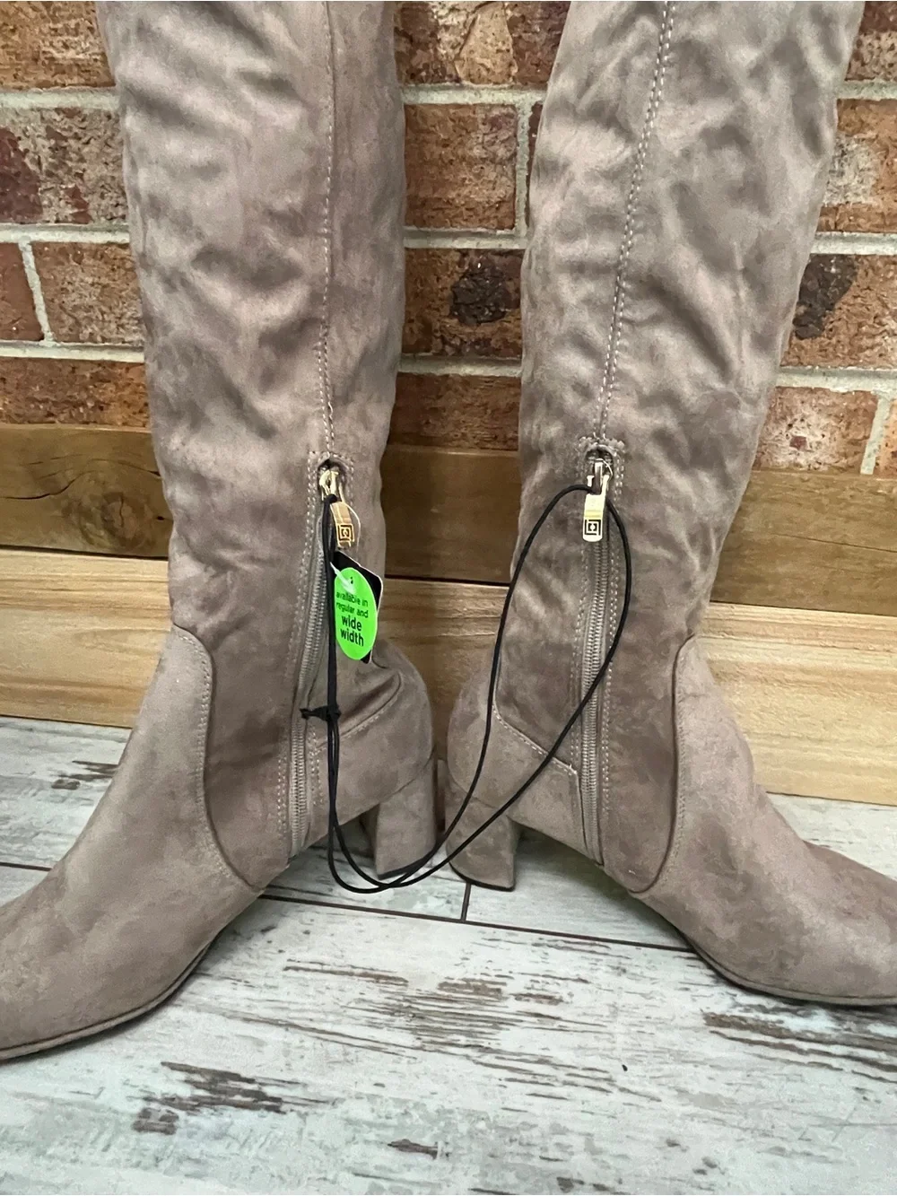 Liz Claiborne brand liz